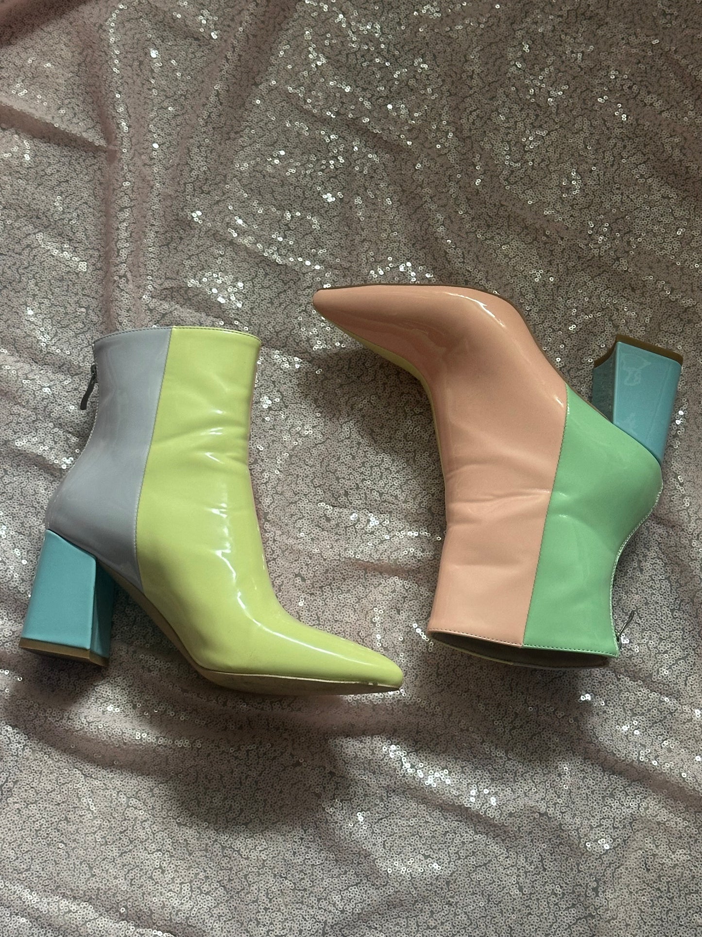 AUDREY O. Rainbow boots size US7 (with box)