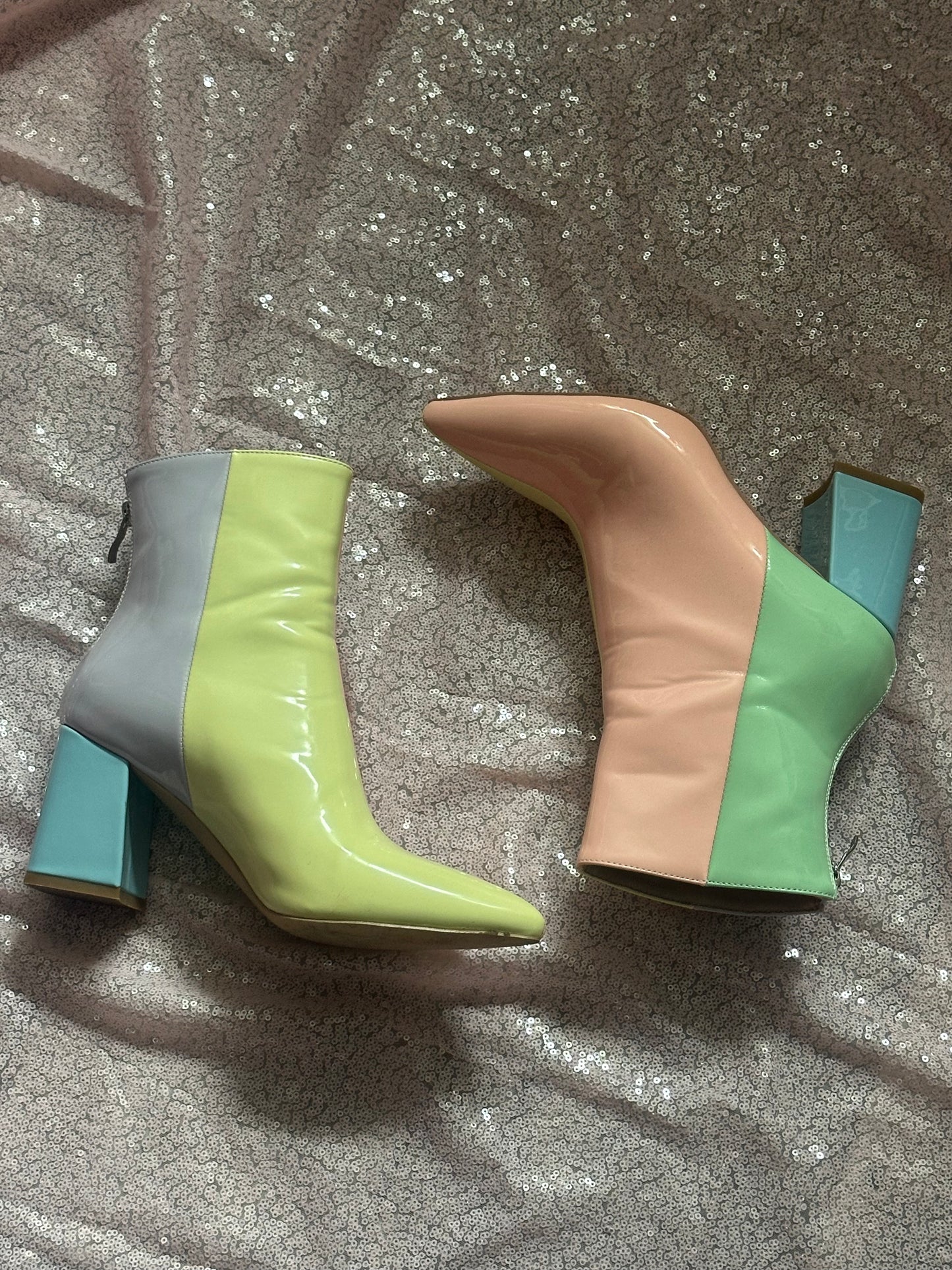 AUDREY O. Rainbow boots size US7 (with box)