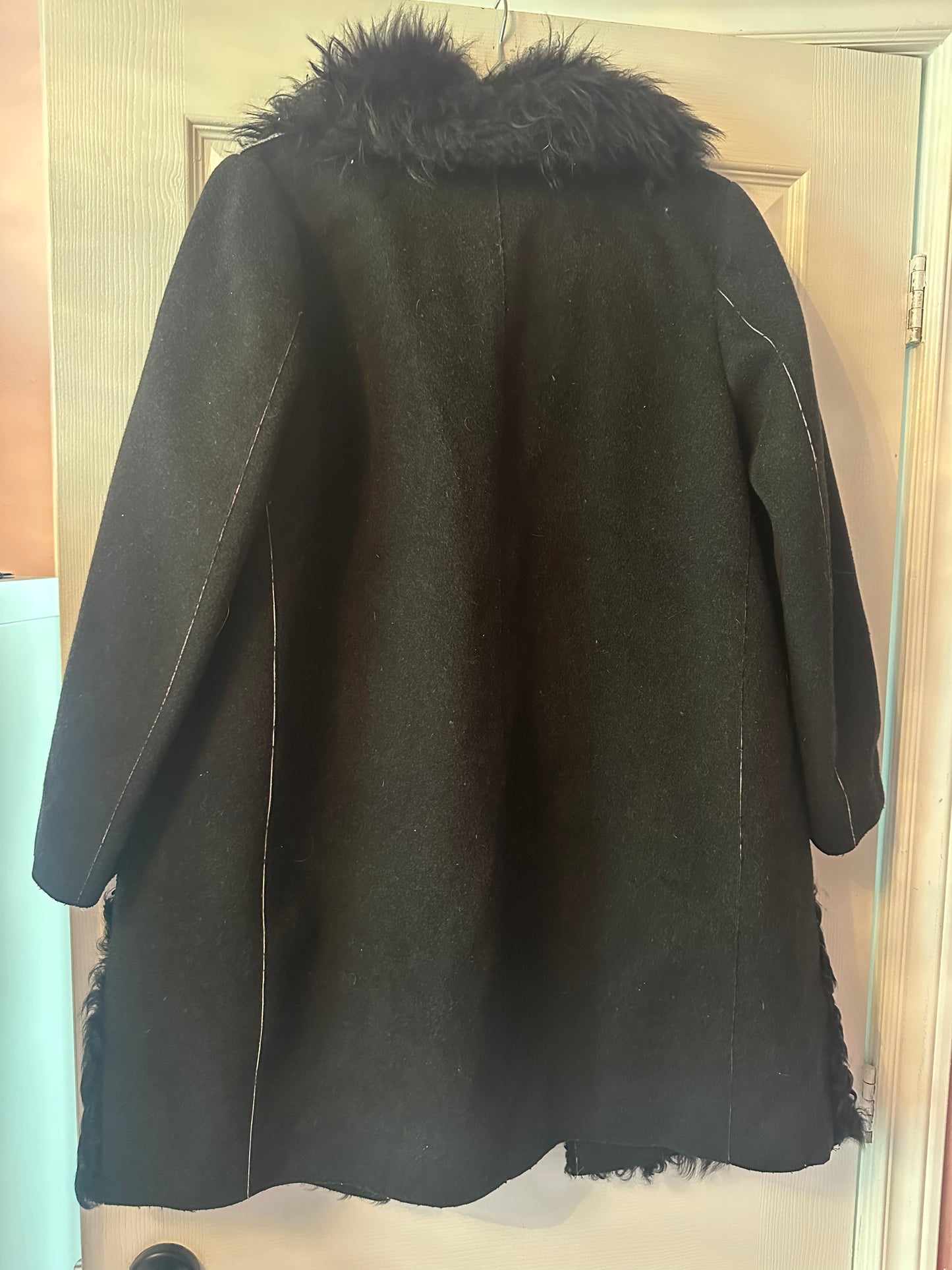 SOLLECITI Boucle coat (NO SIZE TAG FITS APPROX MEDIUM-LARGE)
