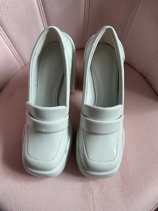 CHARLES & KEITH white chunky heels size IT38 (7-8)