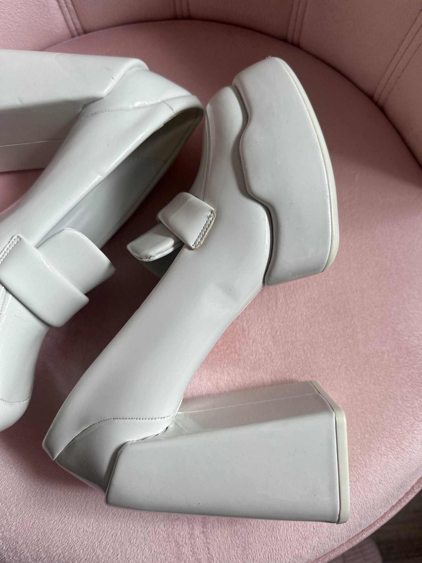 CHARLES & KEITH white chunky heels size IT38 (7-8)