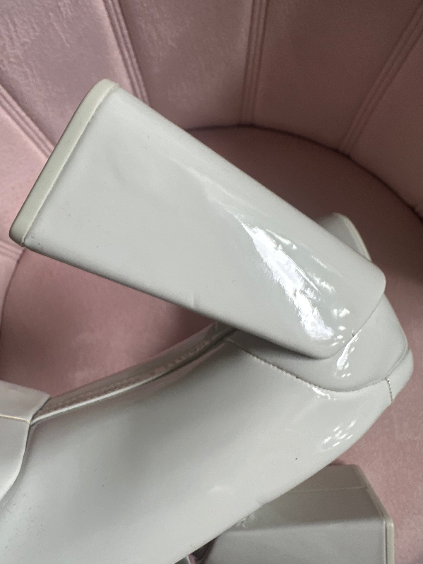 CHARLES & KEITH white chunky heels size IT38 (7-8)