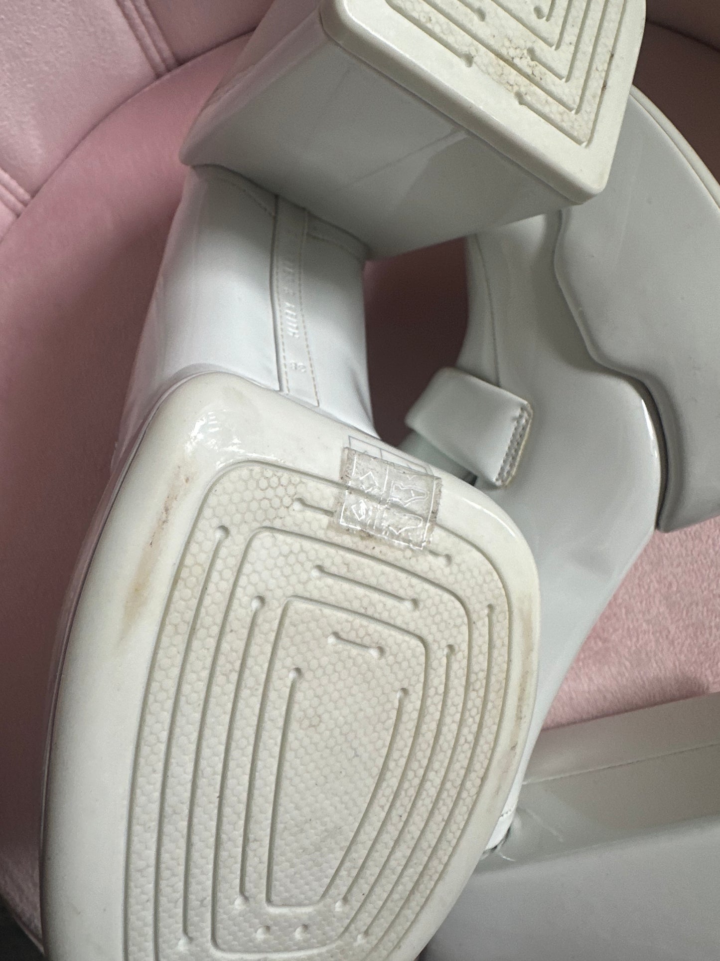 CHARLES & KEITH white chunky heels size IT38 (7-8)